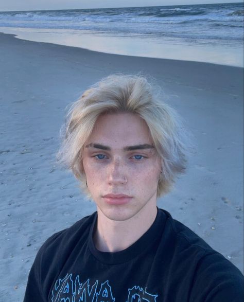 Platinum Blonde Hair Men, Brown Skin Blonde Hair, Pale Blonde Hair, Men Blonde Hair, Blonde Hair Boy, Blue Eyed Men, Pale Blonde, Platinum Hair, Blonde Hair Blue Eyes