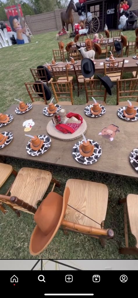 Rodeo Table Setting, 1st Western Birthday Party, Outdoor Rodeo Party, Bullrider Birthday Party, 2nd Birthday Western Theme, Food For Rodeo Party, 1 St Rodeo Birthday, First Rodeo Birthday Party Decorations, Vaquero 1st Birthday Party