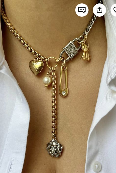 Two Toned Jewelry Aesthetic, Trend Necklace 2024, Jewelry Trends 2024, Street Style Jewelry, Gold Locket Necklace, Fashion Capsule Wardrobe, Bracelet Knots, Unusual Jewelry, Jewelry Lookbook