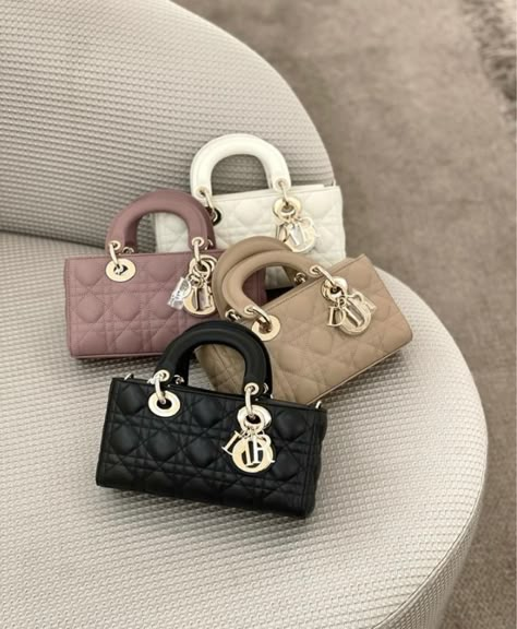 Dior Girl, Bag Wishlist, Expensive Bag, Dream Bag, Luxury Bags Collection, Womens Designer Bags, Bag Obsession, Medium Bag, Dream Bags