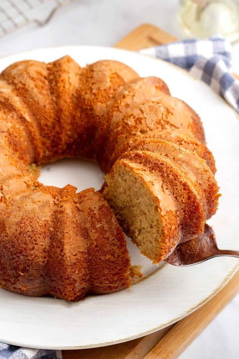 Crawling Cake Recipe, Aka Cupcakes, Bundt Cake Recipes Chocolate, Lemon Bundt Cake Recipe, Cake Base, Lemon Bundt Cake, Cake Mixes, Moist Cake, Cake Recipes From Scratch