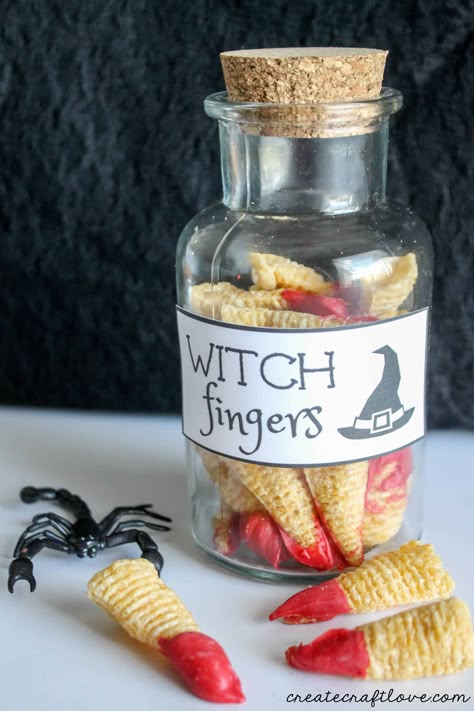 Witch Fingers | Free Halloween Printable and Recipe Buffet Halloween, Witch Fingers, Hocus Pocus Party, Fun Halloween Treats, Fun Halloween Food, Easy Halloween Food, Halloween Food Treats, Halloween Foods, Halloween Treats Easy