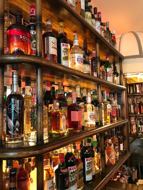 Liquor Display Ideas Home, Bourbon Storage, Bar Wall Design, Alcohol Store, House Basement, Cave Room, Whisky Drinks, Man Cave Room, Bar Interior Design