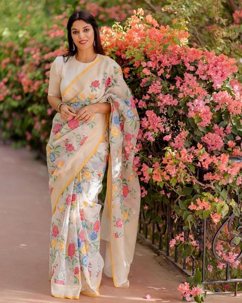 Wedding Outfits For Women, Dhakai Jamdani Saree, Cotton Saree Designs, Organza Silk Saree, Kalamkari Saree, Jamdani Saree, Stylish Sarees, Saree Look, Fancy Sarees