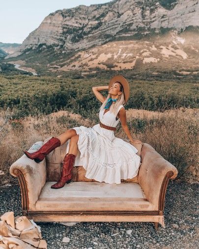 Cream Gown, Western Photo Shoots, Western Photoshoot, Cowboy Boots For Women, Western Photo, Boots For Girls, Womens Red Shoes, Western Photography, Retro Country