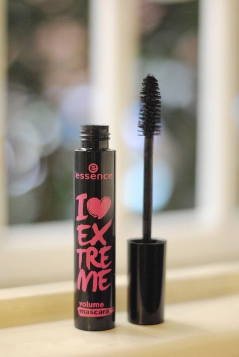 Essence I Love Extreme Mascara, I Love Extreme Mascara, Mascara Essence, Rimmel Mascara, Extreme Mascara, Makeup Tools Products, Makeup Materials, Make Your Eyes Pop, Pink Makeup Brush