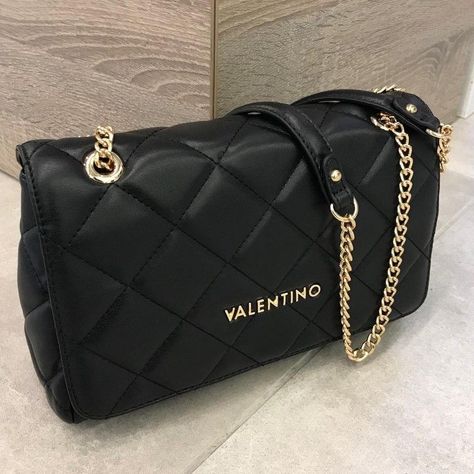 Valentino Bag Outfit, Girls Spring Outfits, Valentino Bag, Luxury Bags Collection, Bag Outfit, Mario Valentino, Everyday Fashion Outfits, Travel Bags For Women, Fancy Bags