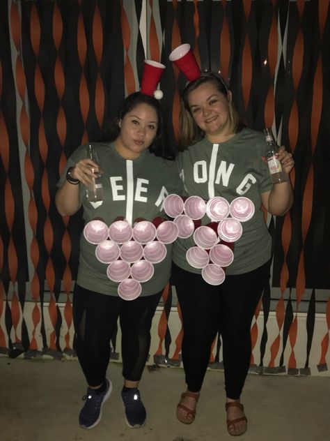 Beer pong costume, friends costume. Beer Pong Team Costumes, Beer Pong Partner Costumes, Alcohol Couple Costumes, Beer Girl Halloween Costume, Beer Pong Costume, Beer Halloween Costumes, Beer Costume, Friend Costumes, Green Beer