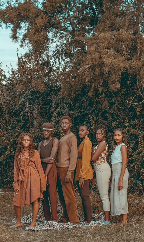 Brown Group Photoshoot, Desert Group Photoshoot, All Brown Photoshoot, Earth Tones Photoshoot, Fall Group Photoshoot, Group Photoshoot Ideas Black People, Earth Tone Photoshoot, Sibling Photoshoot, Group Shoot