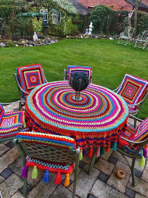 Crochet Flower Granny Square Pattern, Crochet Furniture, Crochet Flower Scarf, Knitting Room, Granny Square Projects, Crochet Garden, Crochet Blanket Designs, Crochet Clothing And Accessories, Deco Boheme