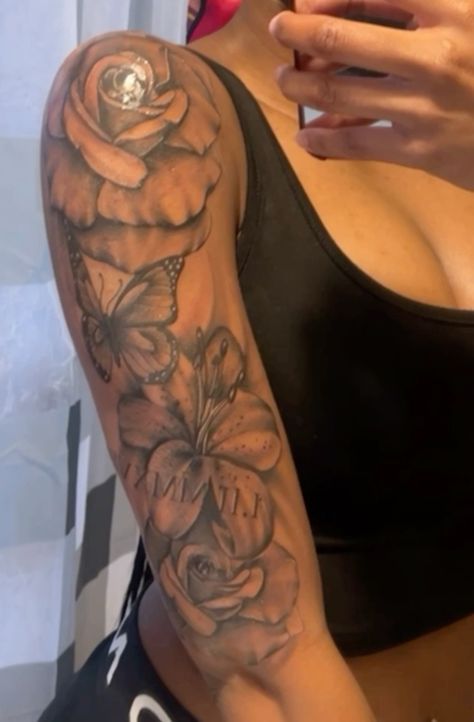 Half Sleeve Tattoos For Women Red Ink, Red And Black Half Sleeve Tattoo, Half Sleeve Tattoos For Women Black And Red, Red Arm Sleeve Tattoos For Women, Red Rose Tattoo Black Skin, Feminine Shoulder Tattoos, Classy Tattoos For Women, Colour Tattoo For Women, Quarter Sleeve Tattoos