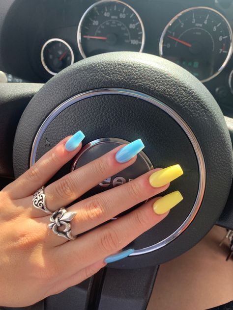 Yellow Snd Blue Nails, Bright Color Acrylic Nails Summer, Yellow Nails Coffin Short, Light Blue Yellow Nails, Summer Nail Inspo Coffin Short One Color, Cute Blue And Yellow Nails, Summer Nail Yellow, Nail Blue And Yellow, Yellow And Blue Nail Ideas