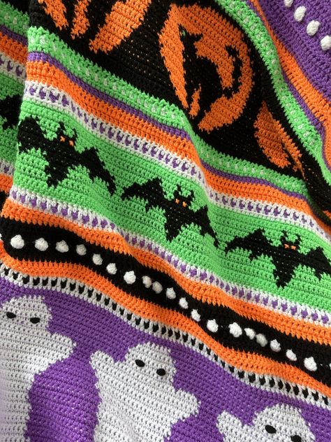 Halloween Crochet Stitches, Vintage Halloween Crochet, Halloween Graphgan, Crochet Halloween Sweater, Halloween Blanket Crochet, Crochet Halloween Blanket, Halloween Crochet Blanket, Celestial Crochet, Crochet Queen