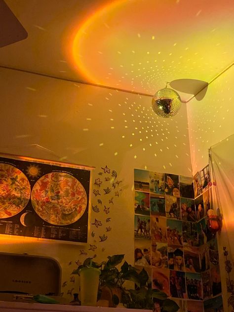 Small Ceiling Lights Bedroom, Room Decor Sunset Lamp, Light Fixtures Aesthetic, Room Inspo Sunset Lamp, Dorm Sunset Lamp, Sunset Lamp Room Decor, Sunset Lamp In Room, Sunset Lamp Dorm Room, Fun Lighting Ideas Bedrooms