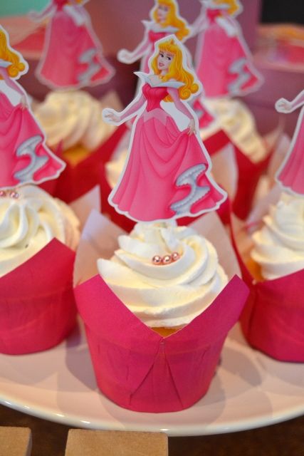 Sleeping Beauty Cupcakes, Aurora Party, Beauty Party Ideas, Sleeping Beauty Party, Princess Birthday Party Invitations, Peach Party, Party Sweets, Princess Birthday Cake, Beauty Party