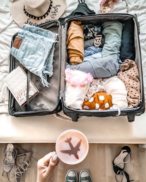 Travel Flatlay, Don Pedro, Travel Bag Essentials, Vacation Video, Travel Wallpaper, Travel Photography Inspiration, Suitcase Packing, Foto Poses, Suitcase Traveling