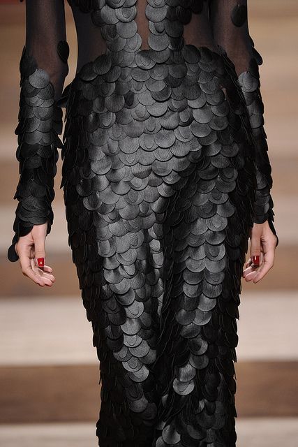 SCALES Futuristic Fashion, Fish Scales, Fashion Details, Back In Time, Couture Fashion, Scales, Runway Fashion, Fashion Art, Black Fashion