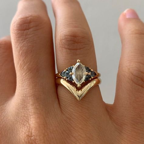 Unconventional Engagement Rings, Cute Engagement Rings, Future Engagement Rings, Dream Engagement, Dream Engagement Rings, Jewelry Lookbook, Wedding Mood, Put A Ring On It, Design Aesthetic