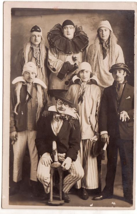 masquerade Cirque Vintage, Old School Film, Old Circus, Pierrot Clown, Circus Sideshow, Human Oddities, Circus Performers, Send In The Clowns, Night Circus