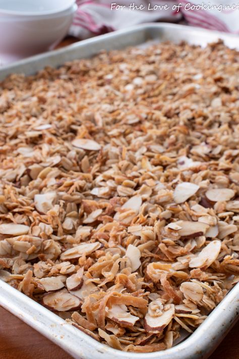 Coconut Almond Granola Coconut Almond Granola, Paleo Granola Recipe, Almond Granola Recipe, Coconut Granola Recipe, Snacks Vegetarian, Homemade Granola Healthy, Granola Recipe Healthy, Best Granola, Keto Granola