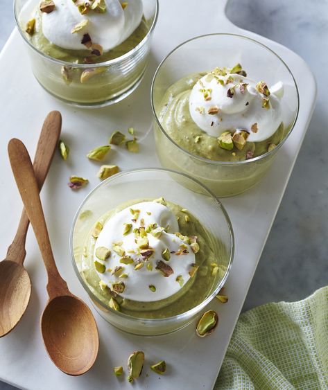 Pistachio Pudding Summer Vegetarian Recipes, Pistachio Dessert, Pistachio Recipes, Green Desserts, Homemade Pudding, Real Simple Magazine, Pistachio Cream, Pistachio Pudding, Pudding Recipe