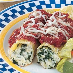 Spinach Cheese Manicotti Recipe -The creamy cheese filling in these yummy stuffed shells has a pretty flecks of spinach. From Pinehurst, North Carolina, Margaret Truxton sends the recipe. Cheese Manicotti Recipe, Spinach Manicotti, Stuffed Manicotti, Cheese Manicotti, Manicotti Recipe, Spinach Cheese, Stuffed Shells Recipe, Family Eating, Spinach And Cheese