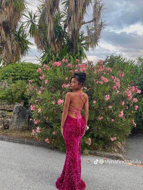 Outstanding Prom Dresses, Latina Prom Dresses, Prom Hair 2024, Pink Prom Dresses Black Women, Prom Dresses Aesthetic, Fuchsia Prom Dress, Hot Pink Prom Dresses, Prom Dress Aesthetic, New Prom Dresses