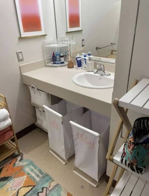 13 Dorm Bathroom Ideas That Are Seriously Genius College Dorm Room Bathroom Ideas, College Dorm Bathroom Ideas Decor, Dorm Suite Bathroom Ideas, Uk Dorm Room Ideas, Cute Dorm Bathroom Ideas, College Dorm Layout, Suite Dorm Room Ideas, Dorm Suite Ideas Living Room, Dorm Suite Ideas