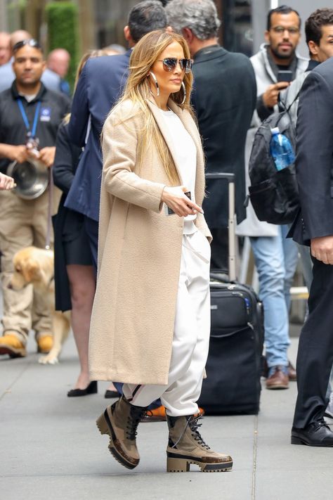 J-Lo in NYC !! I Love these Louis Vuitton Boots! Lv Desert Boot Outfit, Louis Vuitton Desert Boots Outfit, Louis Vuitton Boots Outfit, Desert Boot Outfit, Lv Outfit, Jlo Fashion, Timberland Outfit, Jenny From The Block, Fall Outfits Women 30s