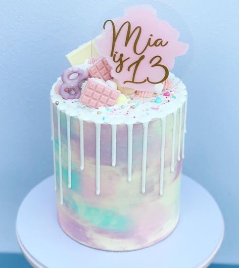 Rainbow Dust Colours on Instagram: “Pretty pastel drip cake coloured with our ProGels 😍 (📸 @wishuponacupcake_) - - #rainbowdust #ediblepaint #foodcolouring #colourshimmershine…” Pretty Drip Cake, Pastel Coloured Cake, Pastel Coloured Birthday Cake, Cotton Candy Themed Cake, Pastel Colour Cake Birthday, Asthetic Cakes For Girl, Birthday Cake Pastel Color, Pastel Theme Cake, Pastel Color Birthday Cake