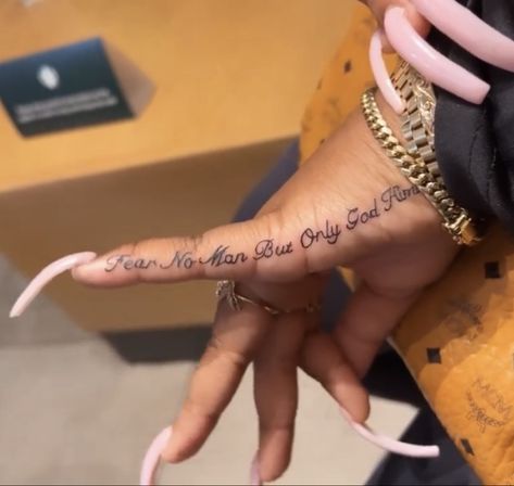 Hand Tattoos Small Simple, Piercing And Tattoo Aesthetic, Baddie Tattoo Ideas Finger, Unique Girly Tattoos, Different Language Tattoos, Little Arm Tattoos, Affirmation Tattoos For Black Women, Devine Feminine Tattoo Black Women, Baddie Saying Tattoos