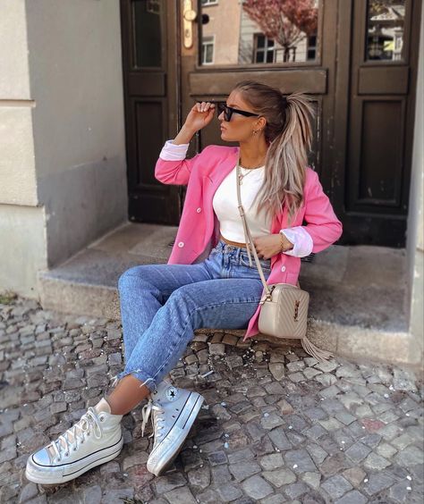 Pink Blazer Outfit Casual, All Star Outfits, Pink Blazer Outfit, Blazer Rosa, Blazer Outfits Casual, Look Rose, Color Blocking Outfits, Casual Outfit Inspiration, Blazer Outfit