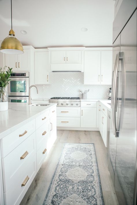 This white kitchen has shaker cabinets, luxury vinyl plank flooring, bronze hardware and quartz countertops 90s Kitchen, White Kitchen Renovation, Beautiful White Kitchens, White Shaker Kitchen, Quartz Kitchen, Kitchen Hardware, Beautiful Kitchen, Bedroom House Plans, Kitchen Inspo