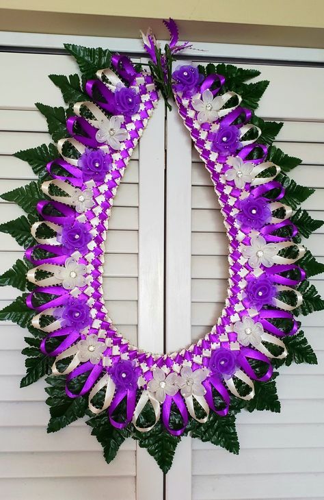 Lolly Lei, Hawaii Leis, Hawaiian Lei Craft, How To Make Leis, Haku Lei Graduation, Kukui Nut Lei, Graduation Leis Diy, Puakenikeni Lei, Ribbon Lei