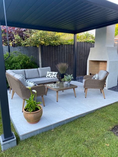 Modern Farmhouse Outdoor Patio, Backyard Furniture Ideas Seating Areas, Patio Design Modern, Cute Girls Bedroom Ideas, Farmhouse Outdoor Patio, Outdoor Oasis Patio, Outdoor Patio Modern, Cozy Outdoor Patio, Covered Pergola Patio