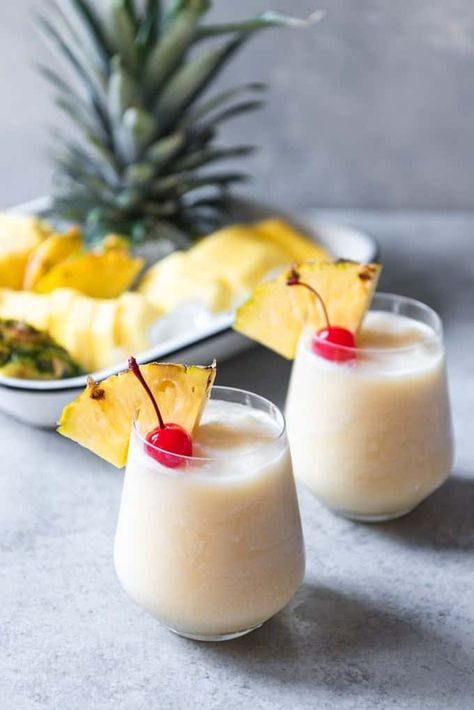 Easy Pina Colada Recipe, Pina Colada Mocktail, Pina Colada Cocktail, Frozen Pina Colada, Brazilian Lemonade, Virgin Pina Colada, Blender Drinks, Pina Colada Recipe, Frozen Pineapple