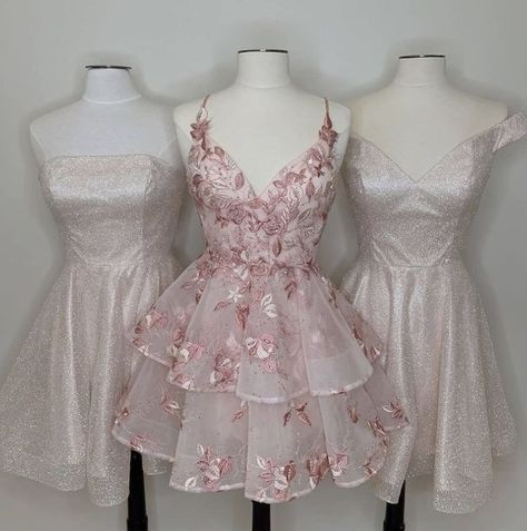 𝘮𝘺 𝘴𝘰𝘤𝘪𝘢𝘭𝘴 𝘳 𝘭𝘪𝘯𝘬𝘦𝘥 ♡︎ | 𝘢𝘭𝘭 𝘤𝘵𝘵𝘰 Quinceanera Dresses Short, Quinceanera Dama Dresses, Gold Quinceanera Dresses, Rose Gold Quinceanera Dresses, Lavender 15, Rose Gold Quinceanera, Short Hoco Dresses, Quinceanera Themes Dresses, Dresses Lavender