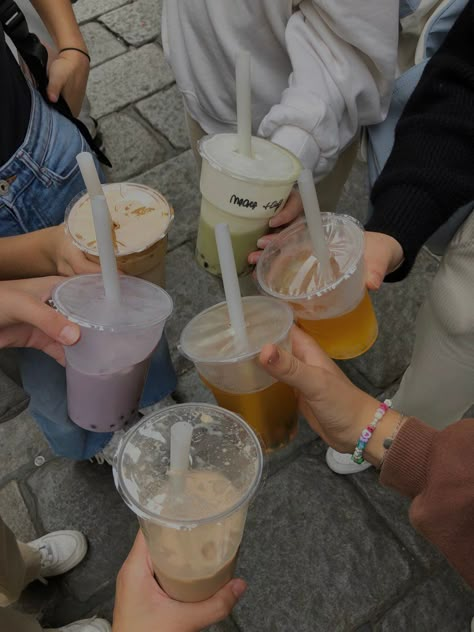 Bubble Tea With Friends, Getting Boba With Friends, Boba With Friends Aesthetic, Boba Ideas, Bubble Tea Aesthetic, Photo Bubbles, Gong Cha, Photos Bff, Fresh Meat