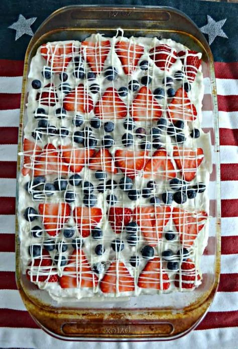 No Bake Summer Berry Icebox Cake - Hezzi-D's Books and Cooks Summer Berry Icebox Cake, Summer Berry Cake, Berry Icebox Cake, Cheesecake With Whipped Cream, Icebox Cake Recipes, Potluck Desserts, 4th Of July Food, An Affair To Remember, Berry Cake