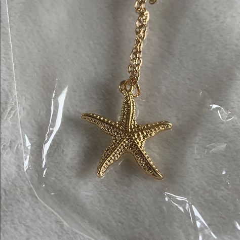 New Starfish Gold Necklace. New With Tags. Gold Starfish Necklace, Jewellery Organization, Vintage Art Deco Necklace, Daisy Choker, Starfish Jewelry, Rose Gold Pendant Necklace, Claw Necklace, White Pearl Bracelet, Sparkle Necklace