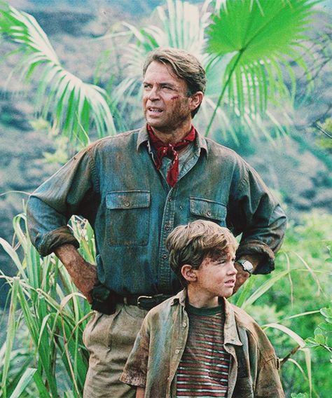 Sam O’Neil and Joseph Mazzello in Jurassic Park Jurassic Park Funny, Jurassic Park Trilogy, Jurassic Movies, Jurassic Park Party, Sam Neill, Jurassic Park 1993, Jurassic Park Movie, Jurrasic Park, Michael Crichton