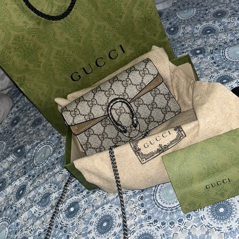 Gucci Purse Brand New Never Used Got Small Gucci Purse, Gucci Aesthetic Outfit, Gucci Bag Aesthetic, Name Brand Purses, Gucci Bag Outfit, Gucci Aesthetic, Black Gucci Purse, Gucci Mini Bag, Gucci Handbags Outlet