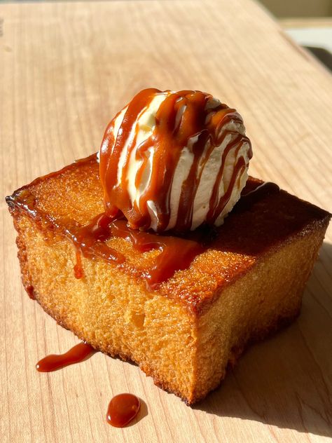 Honey Butter Toast - from the famous London bakery with ice cream and salted caramel sauce! London Bakery, Japanese Bakery, Honey Ice Cream, Japanese Milk Bread, Butter Toast, Honey Toast, Butter Bread, Creamed Honey, Cookie Snack