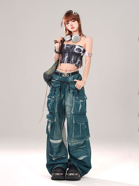 Urban Cool Outfits, Japanese High Fashion Street Styles, Streetwear Y2k Outfits, Y2k Pants Outfit, Hip Hop Fits, Japanese Street Fashion Women, Y2k Womens Fashion, Street Fashion Female, Japanese Streetwear Women