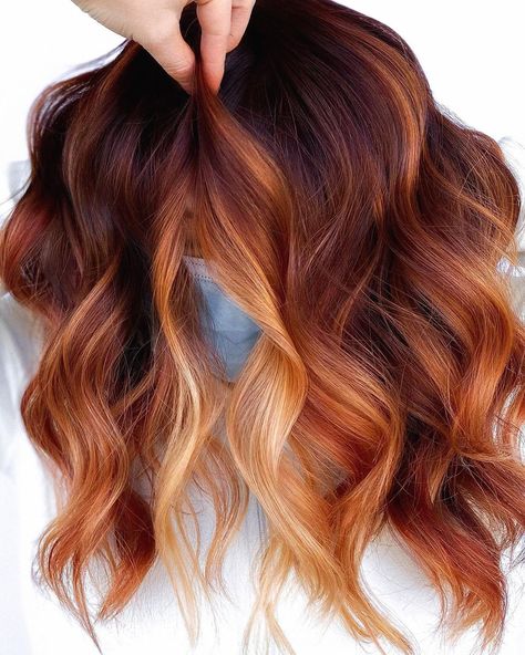 Copper Balayage Summer, Red Hair With Black Eyebrows, Red Summer Hair, Red And Copper Hair, Cooper Balayage Brunettes, Copper Hair With Dark Roots, Spring Red Hair Color, Balayage Hair Copper, Cosmo Girl