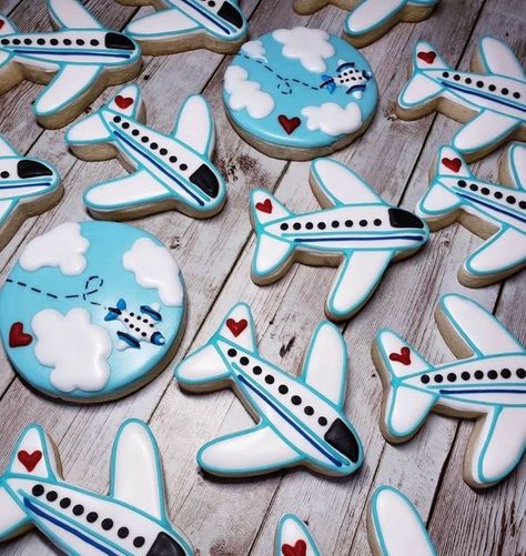 Decorated Airplane Cookies, Airplane Cookies Royal Icing, Airplane Baby Shower Cookies, Airplane Biscuits, Airplane Sugar Cookies, Airplane Cookies Decorated, Travel Cookies Decorated, Aviation Cookies, Transportation Cookies