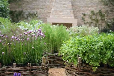 10 Garden Ideas to Steal from the Cotswolds Raised Bed Herb Garden, Veg Garden, Up House, Garden Tours, Veggie Garden, Garden Cottage, Edible Garden, Kitchen Garden, Raised Beds