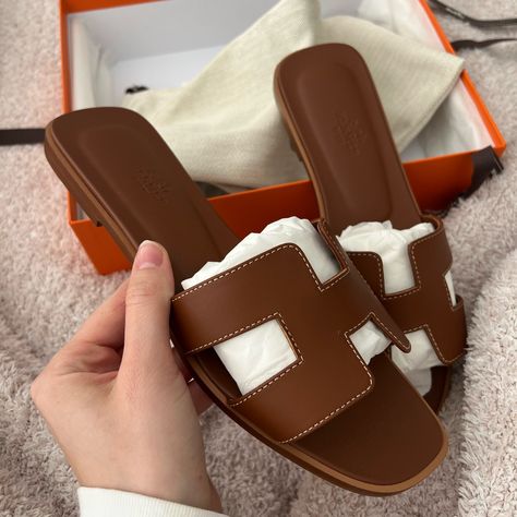 Hermes Oran Sandals Brown Pristine With Box And All Packaging And Shoe Bags Size 39 Hermes Oran Brown, Hermes Flat Sandals, Hermes Sandals Women, Hermes Sandals Aesthetic, Brown Hermes Sandals, Old Money Sandals, Anya Smile, Hermes Flats, Sandal Hermes