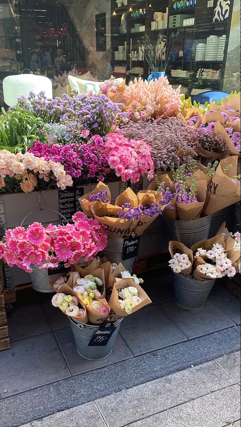 Fresh Flower Aesthetic, Buy Me Flowers, Street Flowers, Summer Nature Photography, Boquette Flowers, Nothing But Flowers, Summer Nature, Flower Therapy, Beautiful Bouquet Of Flowers