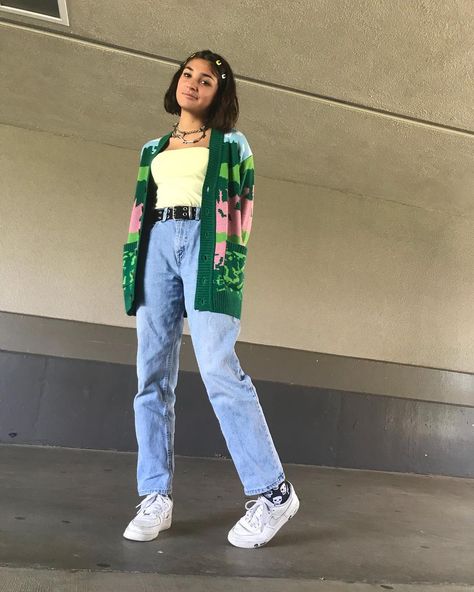 @radassjasmine on Instagram: “All I gotta say is that Lia took a good amount of pics and this is the only one I liked 🤠” Estilo Indie, Skater Girl Outfits, Mode Casual, Indie Outfits, Moda Vintage, Mode Vintage, Jeans Boyfriend, Looks Style, Retro Outfits